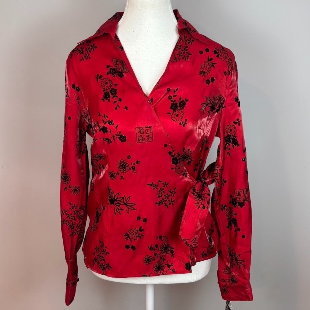 NEW dressbarn‎ Red Floral Embroidered Sequin Wrap Satin Blouse Womens Small Y2K